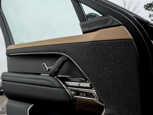 New 2025 Land Rover Range Rover Sport Dynamic SE image 11