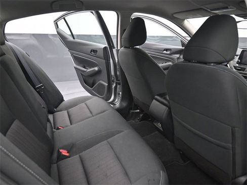 Used 2024 Nissan Altima 2.5 SV image 10