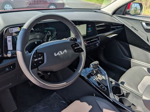 New 2026 Kia Niro EX FWD image 32