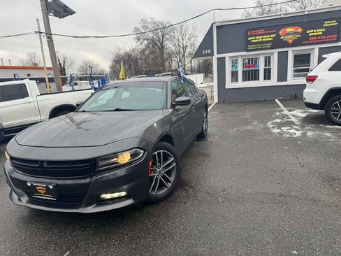 Used 2019 Dodge Charger SXT image 3