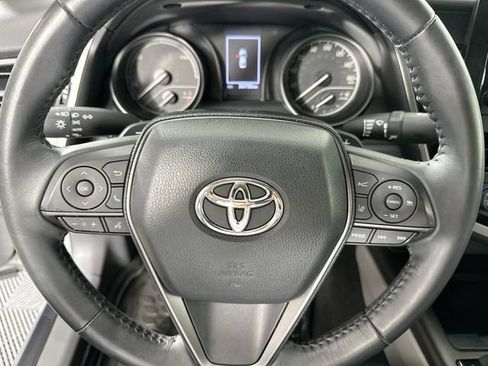 Used 2022 Toyota Camry SE FWD image 18