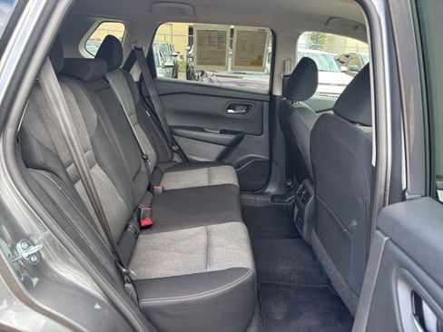 Used 2025 Nissan Rogue SV FWD image 28