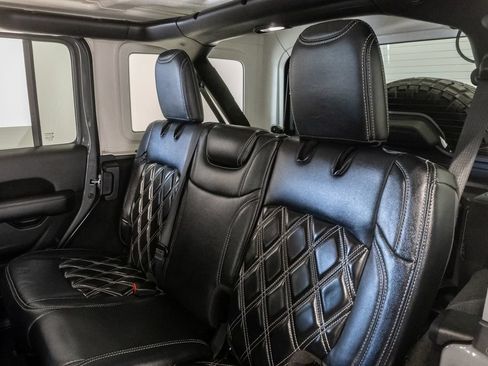 Used 2019 Jeep Wrangler Unlimited Sahara AWD/4WD image 25