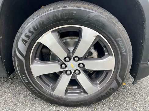 Used 2020 Chevrolet Traverse LT w/ LT Premium Package image 9