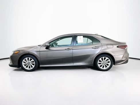 Used 2021 Toyota Camry LE image 4
