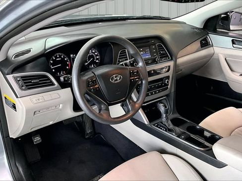 Used 2015 Hyundai Sonata SE w/ Option Group 09 FWD image 16