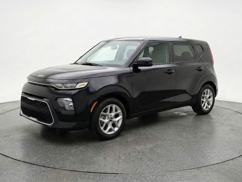 Used 2025 Kia Soul LX w/ LX Technology Package image 3