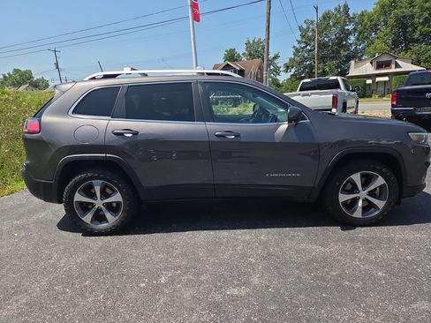 Certified 2019 Jeep Cherokee Limited w/ Trailer Tow Group AWD/4WD image 2