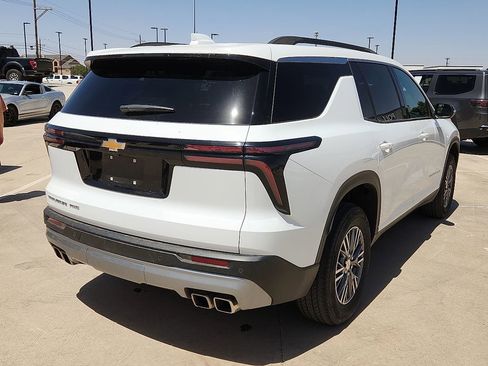 Used 2025 Chevrolet Traverse LT AWD/4WD image 3