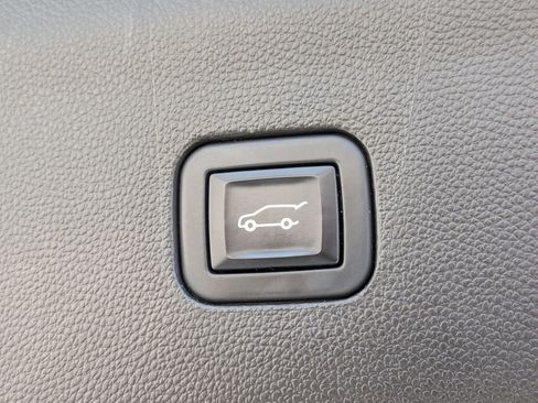 Used 2023 Buick Enclave Essence w/ Experience Buick Package FWD image 16
