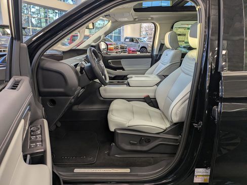 New 2025 Ford Expedition Platinum w/ Platinum Ultimate Package image 10