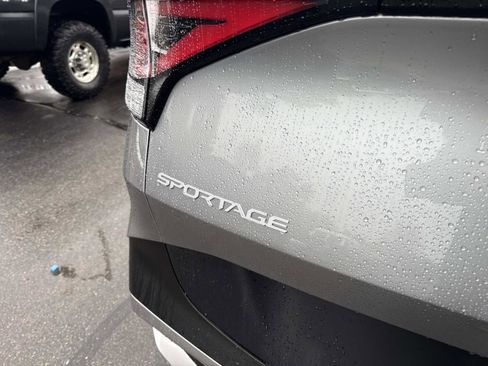 Used 2024 Kia Sportage EX image 9