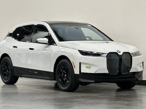 Used 2024 BMW iX xDrive50 AWD/4WD image 2