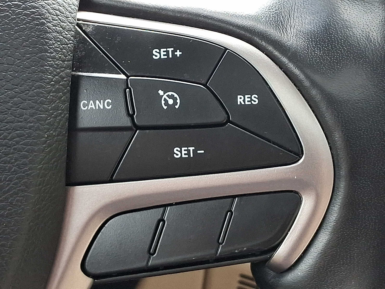 Used 2021 Jeep Grand Cherokee Limited w/ Sun & Sound Group AWD/4WD image 23
