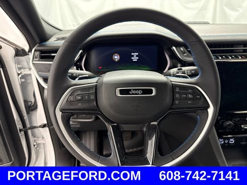 Used 2023 Jeep Grand Cherokee Trailhawk w/ Luxury Tech Group III AWD/4WD image 17