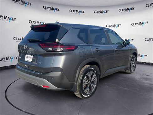 Used 2023 Nissan Rogue SV image 5