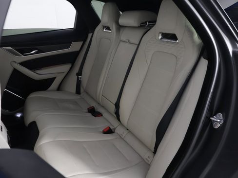 Used 2022 Jaguar F-PACE SVR image 36