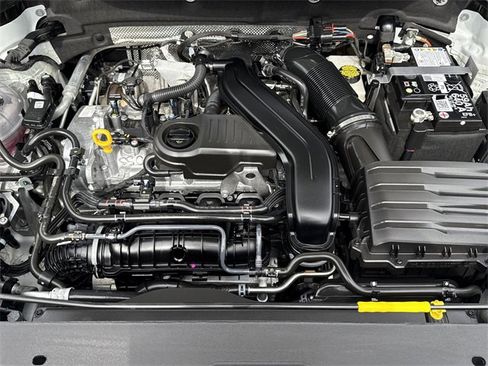 Used 2025 Volkswagen Taos SE image 28