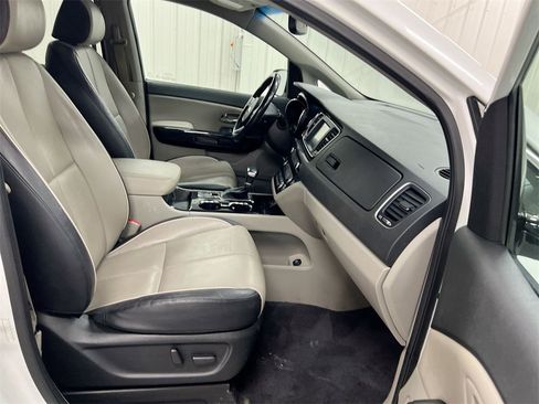 Used 2020 Kia Sedona SX image 23
