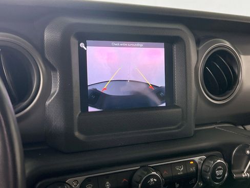 Used 2022 Jeep Gladiator Willys image 13