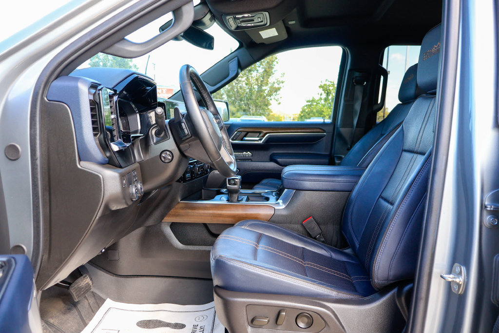 Used 2024 Chevrolet Silverado 1500 High Country RWD image 7