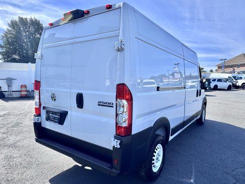 Used 2025 RAM ProMaster 2500 w/ Storage Group image 9