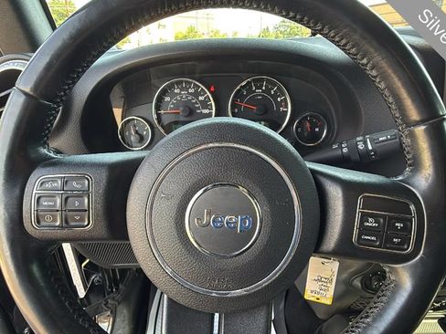 Used 2018 Jeep Wrangler Unlimited Rubicon w/ Connectivity Group AWD/4WD image 25