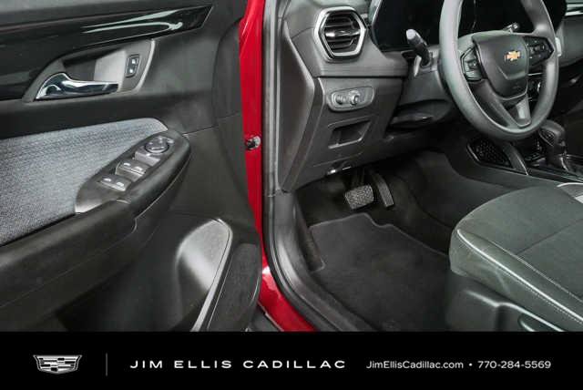 Used 2025 Chevrolet TrailBlazer LT AWD/4WD image 9