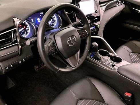 Used 2023 Toyota Camry SE image 12