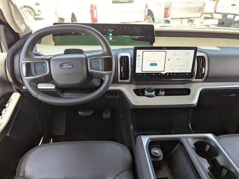 Certified 2025 Ford Expedition Active AWD/4WD image 17