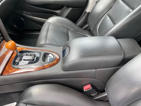 Used 2004 Jaguar XJ8 RWD image 15