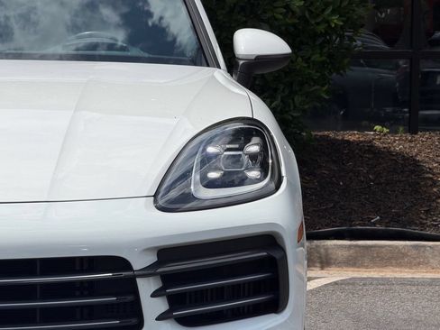 Used 2022 Porsche Cayenne AWD/4WD image 5