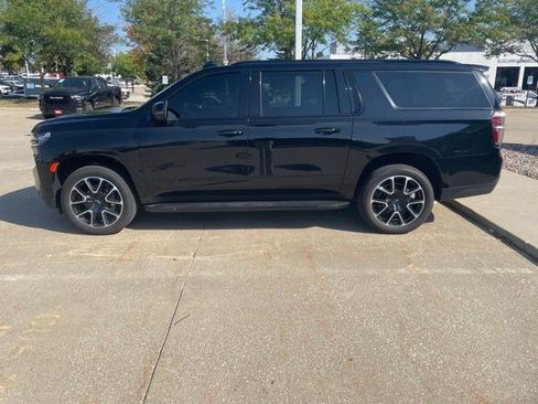 Used 2024 Chevrolet Suburban RST w/ Luxury Package AWD/4WD image 3