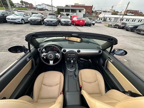 Used 2010 MAZDA MX-5 Miata Grand Touring w/ Premium Pkg RWD image 27