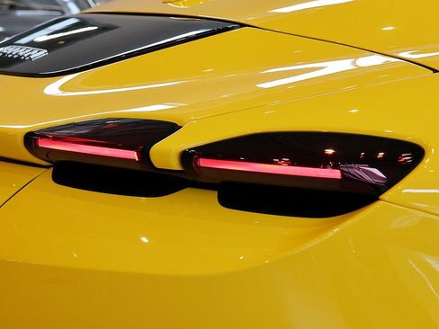 Certified 2025 Ferrari Roma Spider RWD image 51