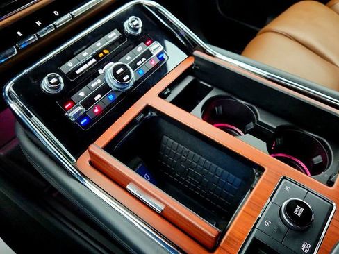 Used 2024 Lincoln Navigator Reserve image 16