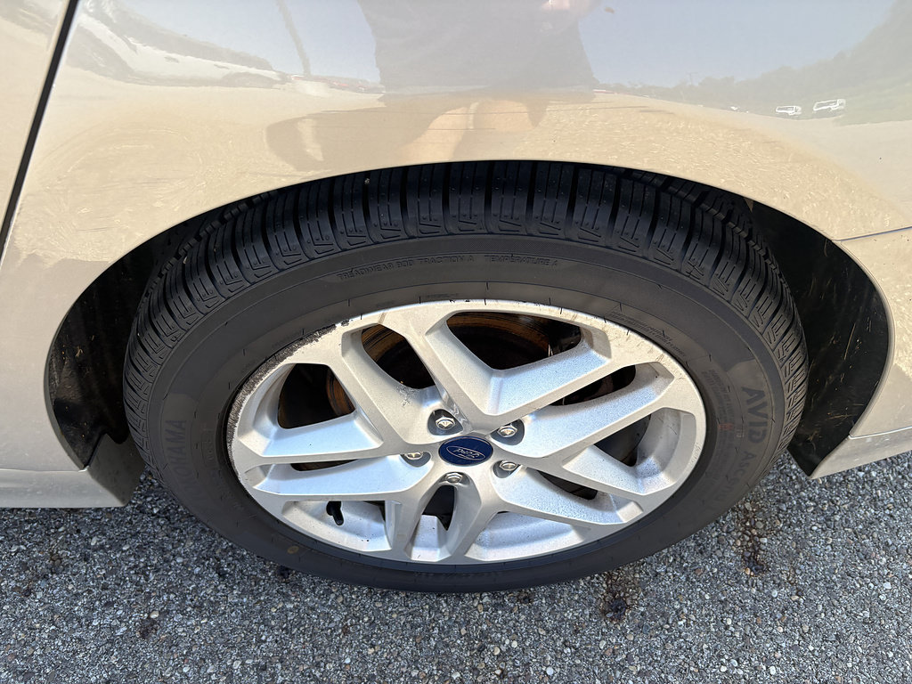 Used 2015 Ford Fusion SE FWD image 10