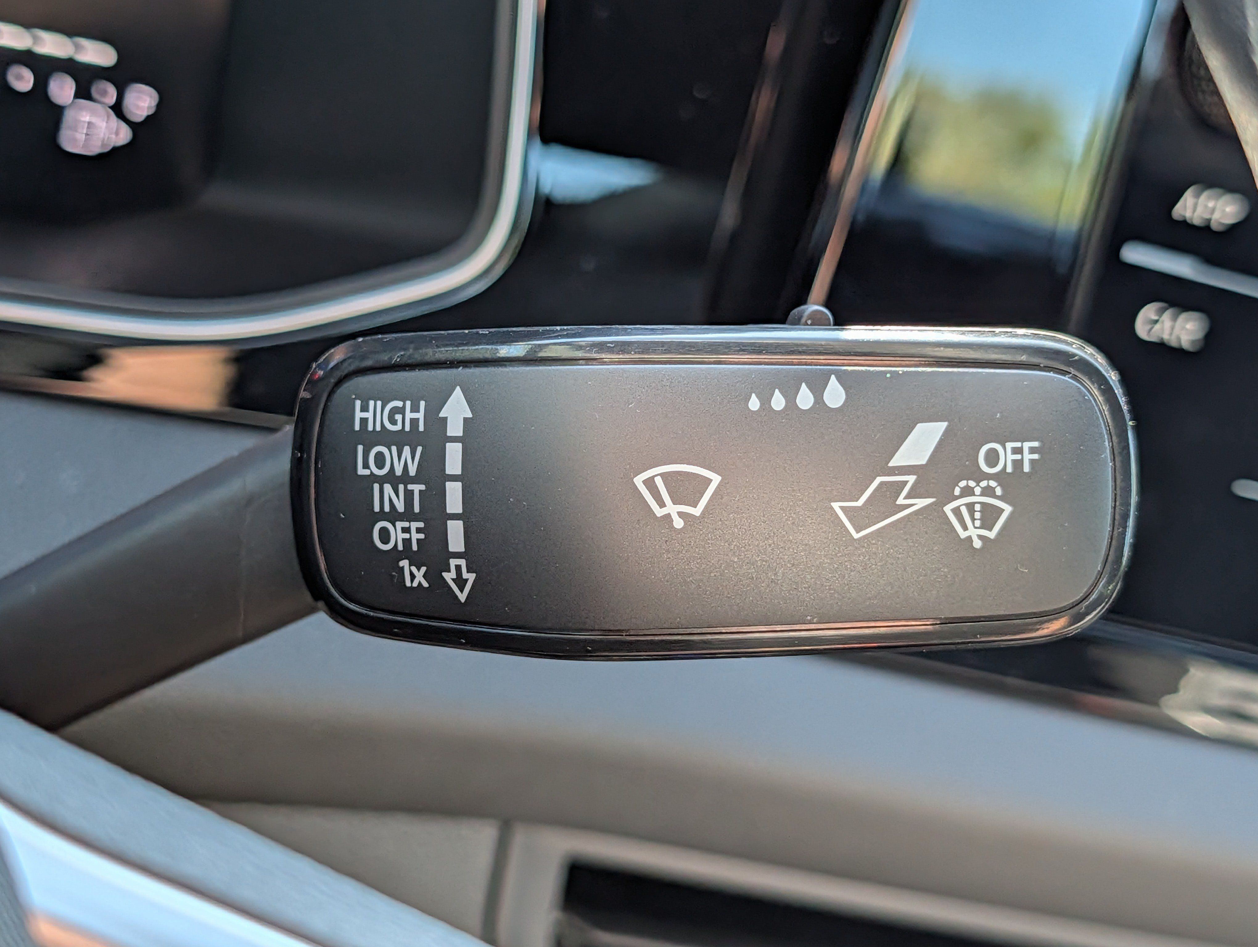 Certified 2025 Volkswagen Jetta Sport FWD image 32