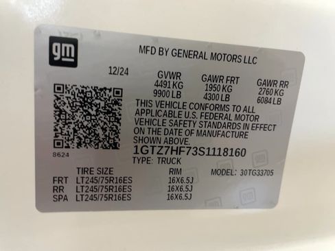 Used 2025 GMC Savana 3500 Extended RWD image 16