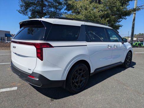 Used 2025 Kia Carnival SX w/ SX Dark Edition Package image 4