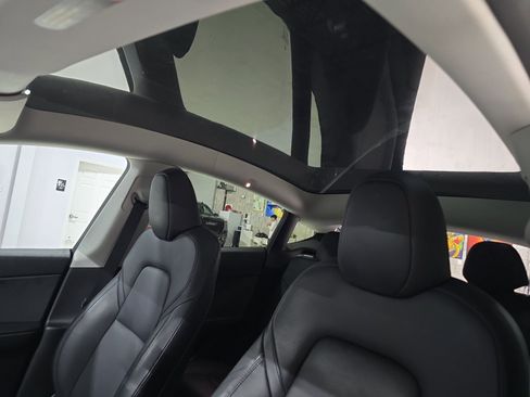 Used 2022 Tesla Model Y Long Range image 17