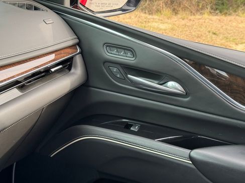 Certified 2021 Cadillac Escalade Premium Luxury Platinum image 39