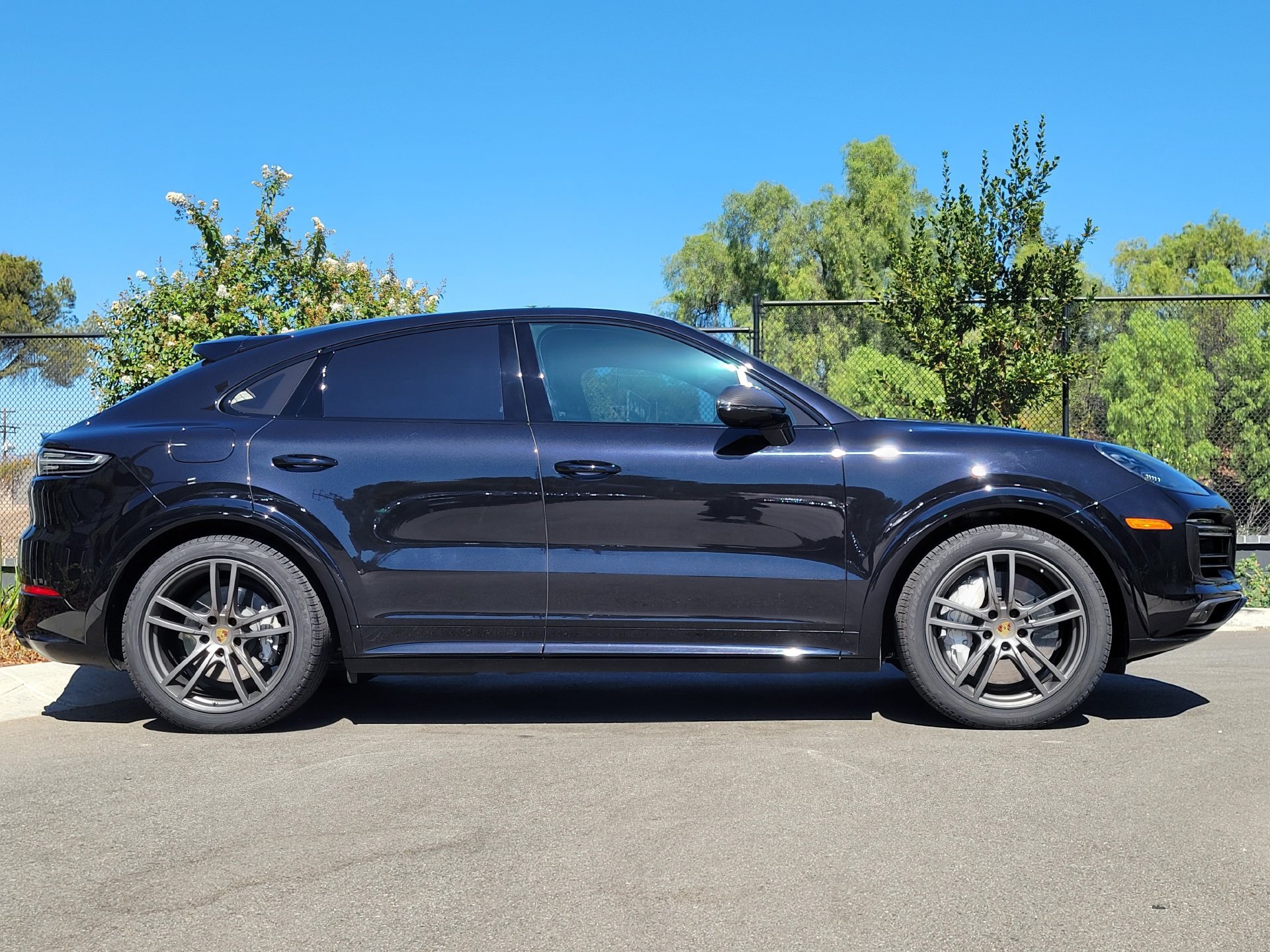 Certified 2022 Porsche Cayenne Turbo AWD/4WD image 8