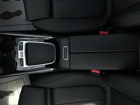 Used 2024 Mercedes-Benz GLB 250 4MATIC image 13