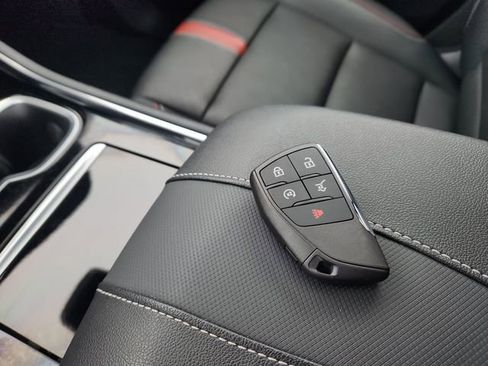 Used 2024 Chevrolet Traverse RS image 51