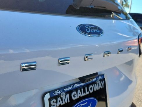 Certified 2022 Ford Escape SE w/ Convenience Package image 11