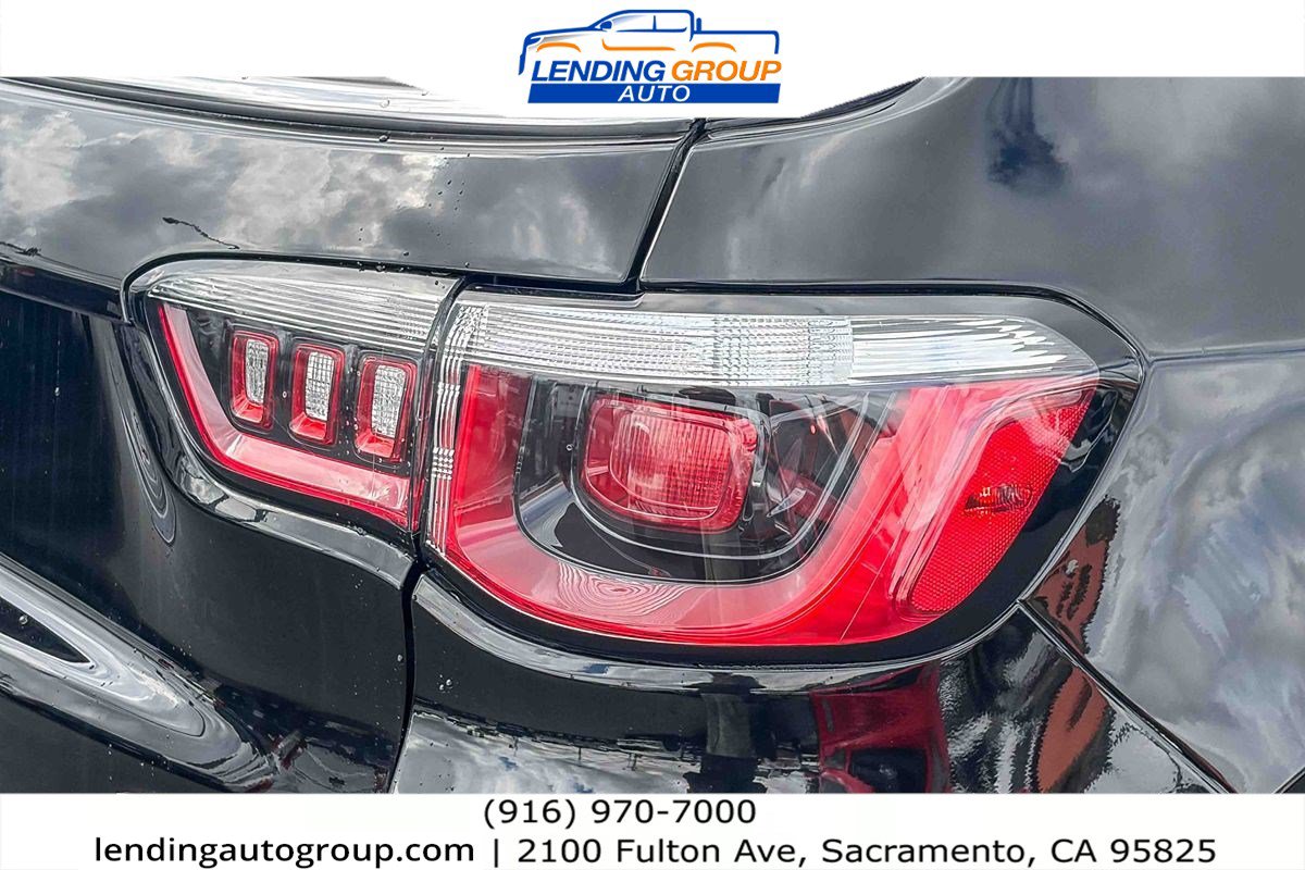 Used 2018 Jeep Compass Latitude w/ Popular Equipment Group FWD image 8