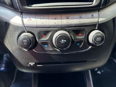 Used 2019 Dodge Journey SE FWD image 44