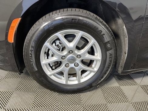 Used 2021 Chrysler Pacifica Touring-L image 10