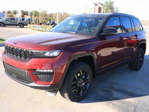 New 2025 Jeep Grand Cherokee Limited image 11